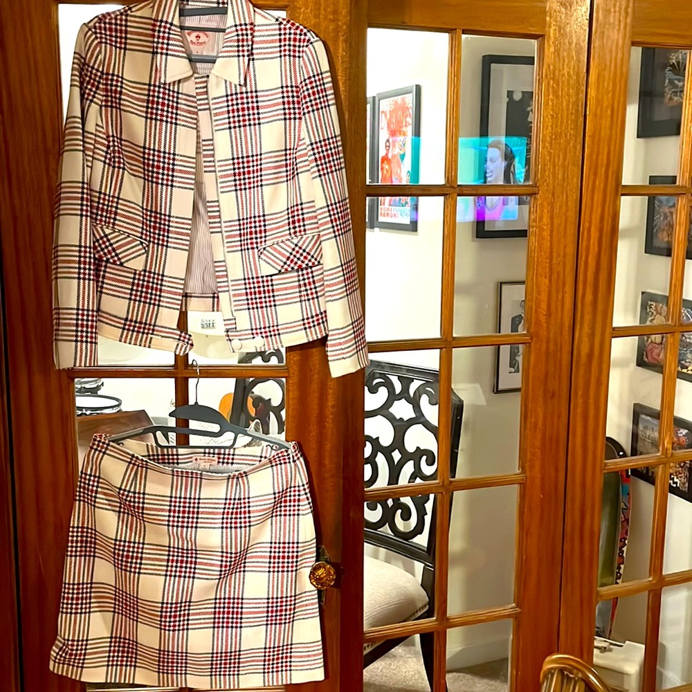 ❤️ BROOKS BROTHERS RED FLEECE. Worn twice & dry cleaned. Two piece suit.